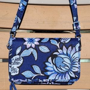 Vera Bradley NWT LightenUp Crossbody Blue Floral